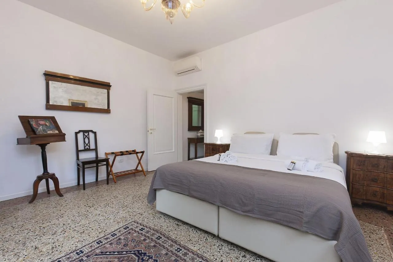 Residence Santa Marta By Halldis Venecia Italia