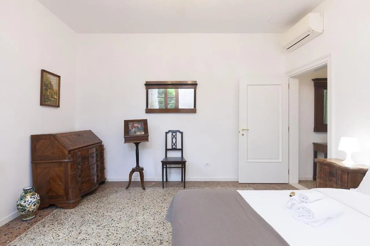 Residence Santa Marta By Halldis Venecia